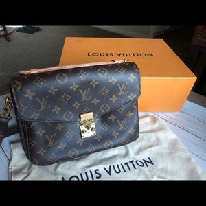 Louis Vuitton Pochette Metis Bag